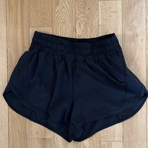 Lululemon Track That High-Rise Lined Short 3”, Size 6